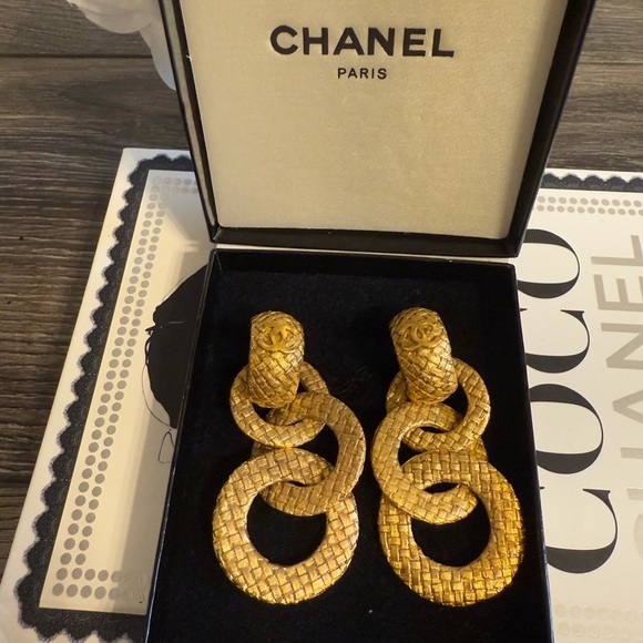 CHANEL Vintage Gold CC Logo Textured Rope Dangle Clip On Earrings